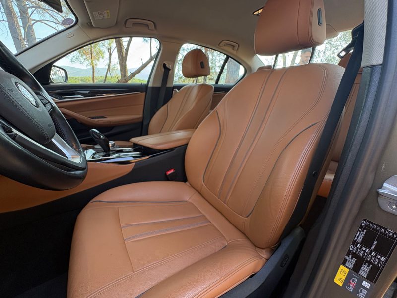 BMW SERIE 5 530E LOUNGE / 360 / sièges chauffants électriques