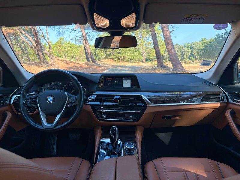 BMW SERIE 5 530E LOUNGE / 360 / sièges chauffants électriques