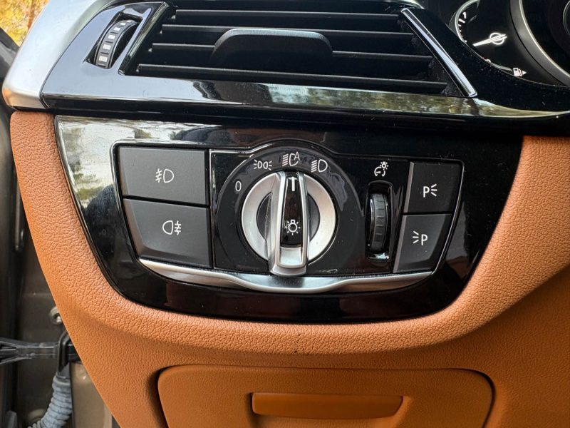 BMW SERIE 5 530E LOUNGE / 360 / sièges chauffants électriques