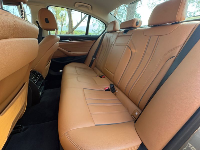 BMW SERIE 5 530E LOUNGE / 360 / sièges chauffants électriques