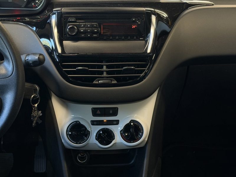 PEUGEOT 208 PHASE 2 LIKE 1.2 68 Cv 1ERE MAIN 15 300 Kms REELS 5 PORTES CLIMATISATION - GARANTIE 1 AN