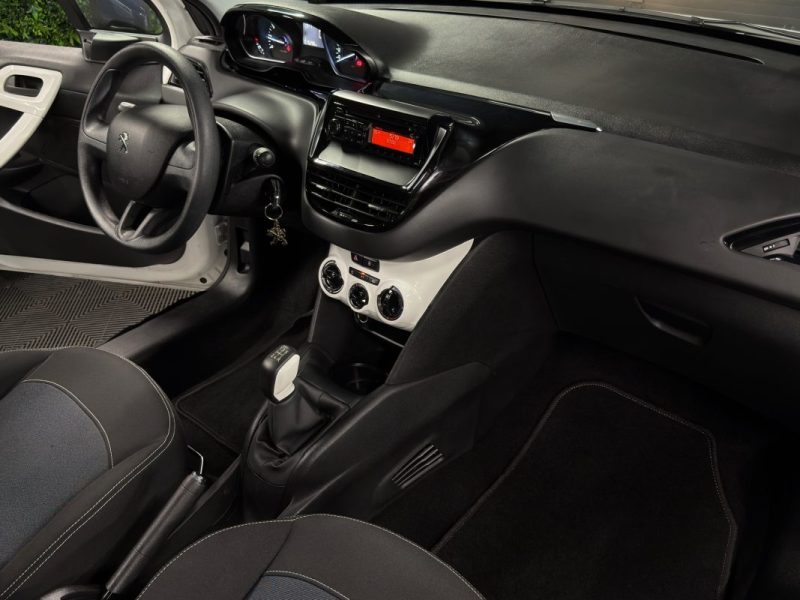 PEUGEOT 208 PHASE 2 LIKE 1.2 68 Cv 1ERE MAIN 15 300 Kms REELS 5 PORTES CLIMATISATION - GARANTIE 1 AN