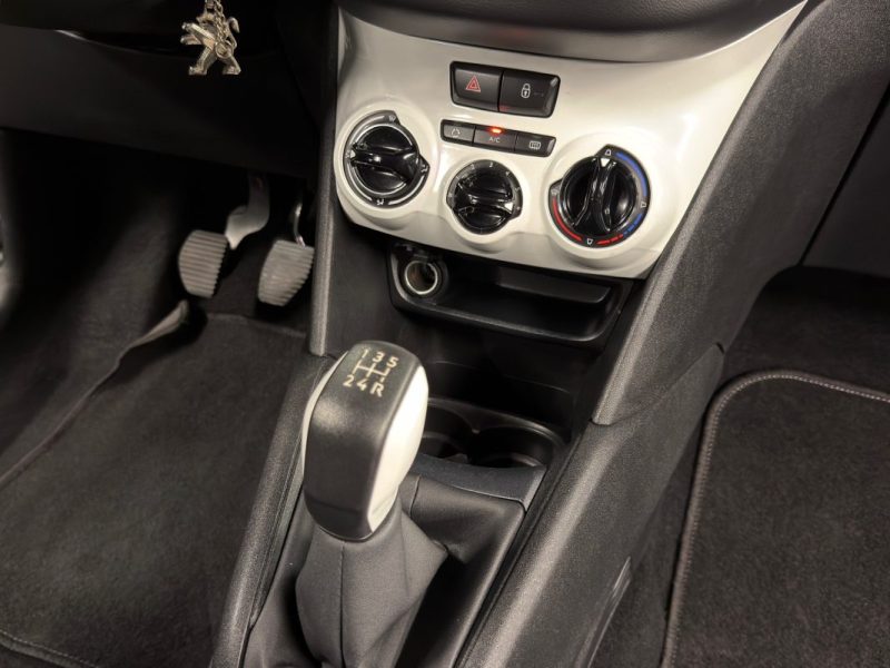 PEUGEOT 208 PHASE 2 LIKE 1.2 68 Cv 1ERE MAIN 15 300 Kms REELS 5 PORTES CLIMATISATION - GARANTIE 1 AN