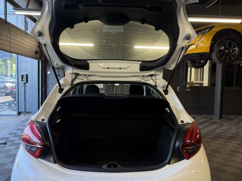 PEUGEOT 208 PHASE 2 LIKE 1.2 68 Cv 1ERE MAIN 15 300 Kms REELS 5 PORTES CLIMATISATION - GARANTIE 1 AN