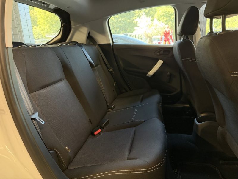 PEUGEOT 208 PHASE 2 LIKE 1.2 68 Cv 1ERE MAIN 15 300 Kms REELS 5 PORTES CLIMATISATION - GARANTIE 1 AN