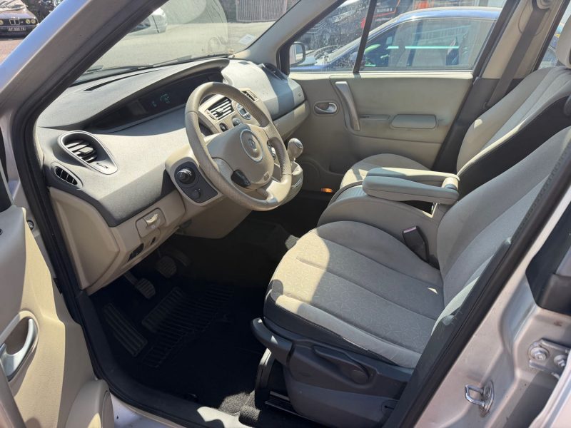 RENAULT GRAND SCENIC RE69242 2009