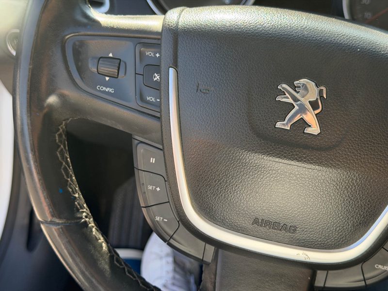 Peugeot 508 SW 2.0 HDi 140 ch Allure - Attelage - Clim - Gps - Jantes alu - Révisé & Garantie 6 mois