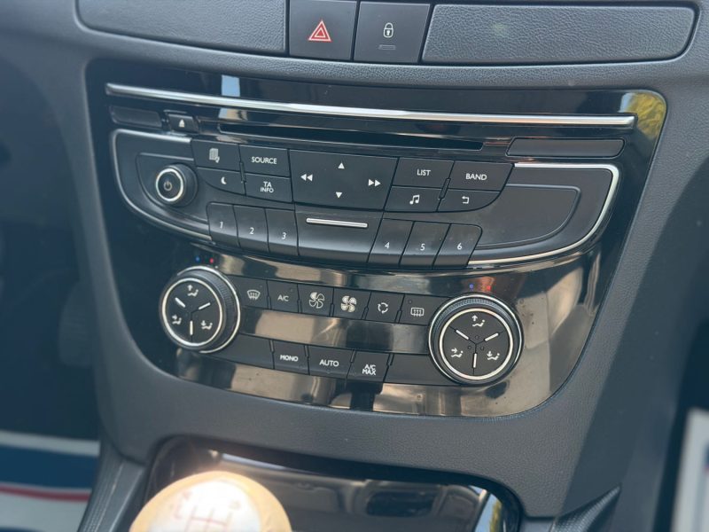 Peugeot 508 SW 2.0 HDi 140 ch Allure - Attelage - Clim - Gps - Jantes alu - Révisé & Garantie 6 mois