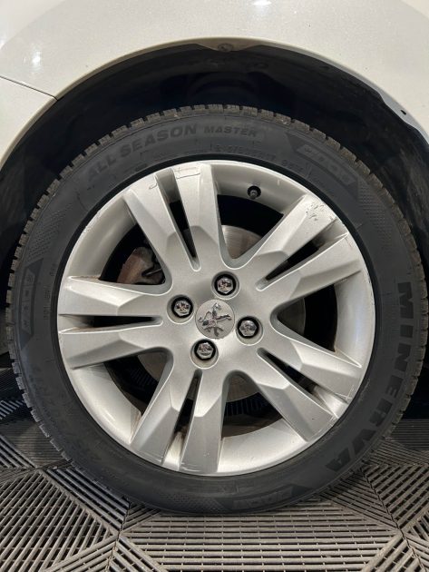 PEUGEOT 5008 2.0 HDI 150CH