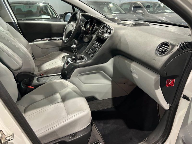 PEUGEOT 5008 2.0 HDI 150CH