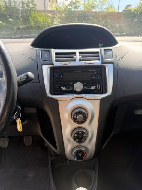 TOYOTA YARIS 1.3 VVT-ISOL 2006 - 78 707Kms - Climatisation - Suivit TOYOTA
