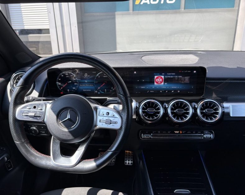 Mercedes GLB 200d 150 ch AMG Line  — CARPLAY - Toit panoramique - Sièges Électriques - SUIVI MB 