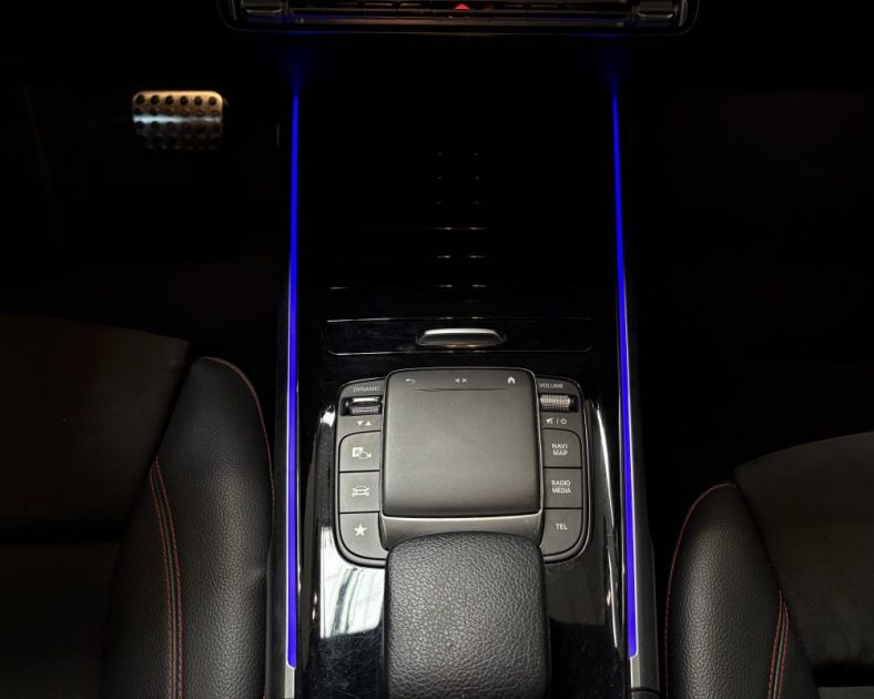 Mercedes GLB 200d 150 ch AMG Line  — CARPLAY - Toit panoramique - Sièges Électriques - SUIVI MB 
