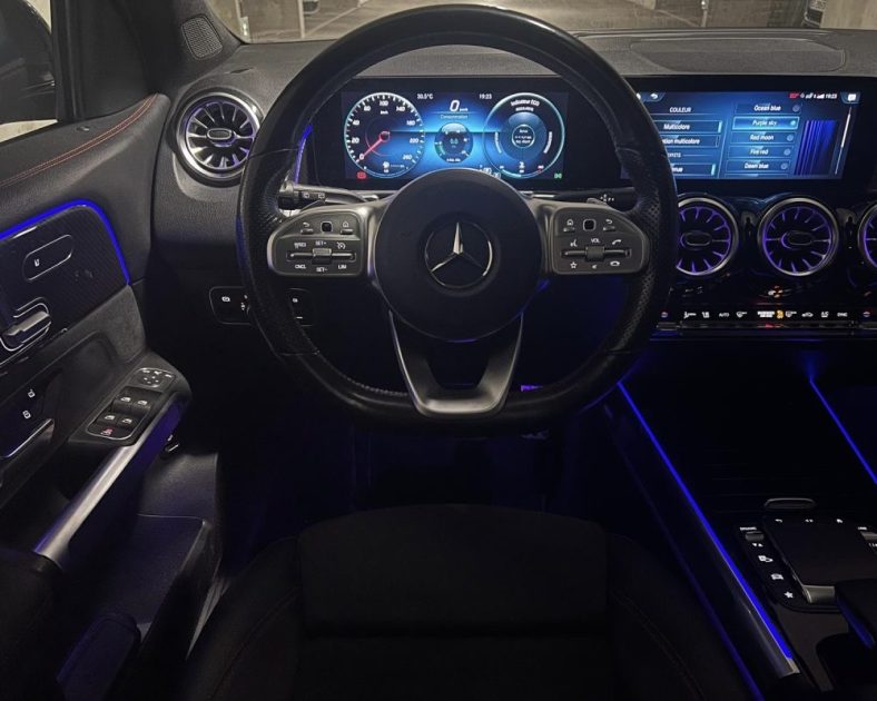 Mercedes GLB 200d 150 ch AMG Line  — CARPLAY - Toit panoramique - Sièges Électriques - SUIVI MB 