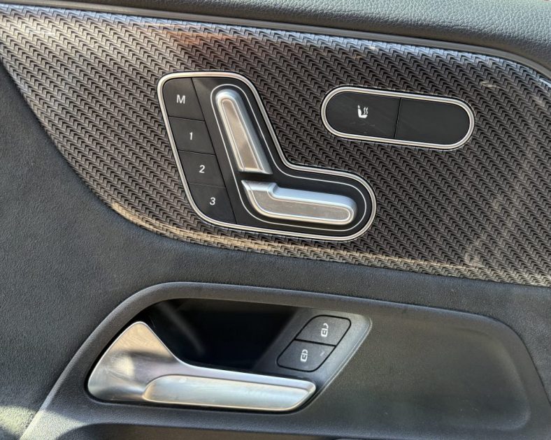 Mercedes GLB 200d 150 ch AMG Line  — CARPLAY - Toit panoramique - Sièges Électriques - SUIVI MB 