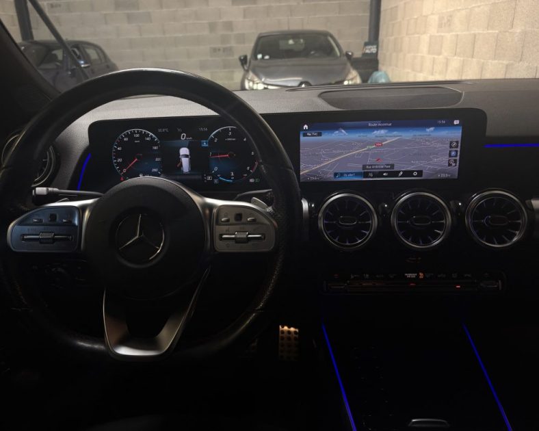 Mercedes GLB 200d 150 ch AMG Line  — CARPLAY - Toit panoramique - Sièges Électriques - SUIVI MB 