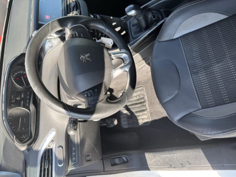 PEUGEOT 2008 1.2 PURE TECH 110 ALLURE BUSINESS 2017