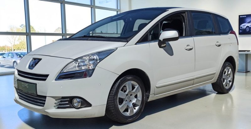PEUGEOT 5008 1.6 120CV  TOIT PANORAMIQUE 1ER MAIN GARANTIE 6MOIS