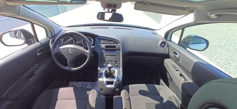 PEUGEOT 5008 1.6 120CV  TOIT PANORAMIQUE 1ER MAIN GARANTIE 6MOIS