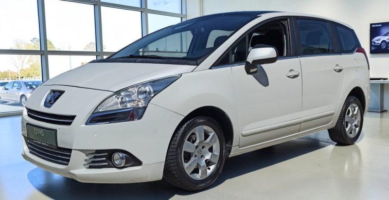 PEUGEOT 5008 1.6 120CV  TOIT PANORAMIQUE 1ER MAIN GARANTIE 6MOIS