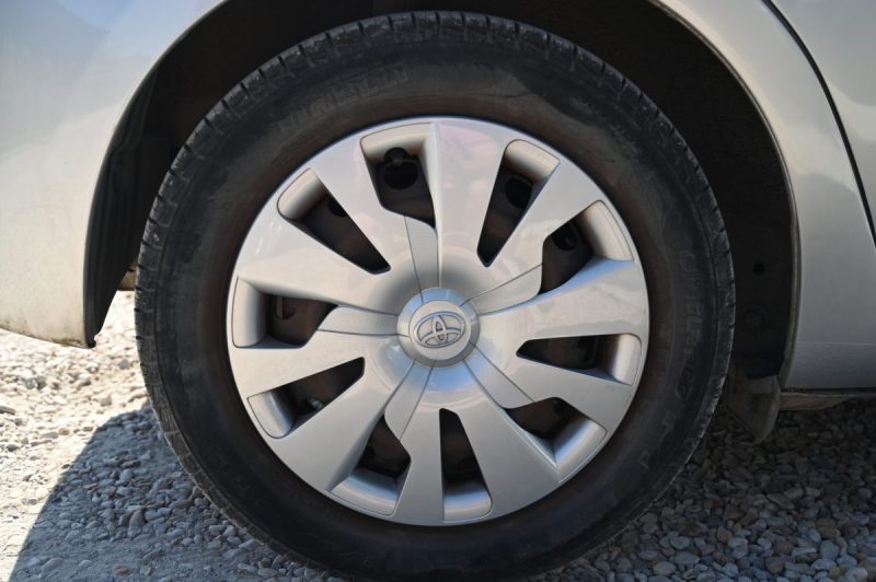 TOYOTA YARIS 100H DYNAMIC PACK CONFORT 09/2015