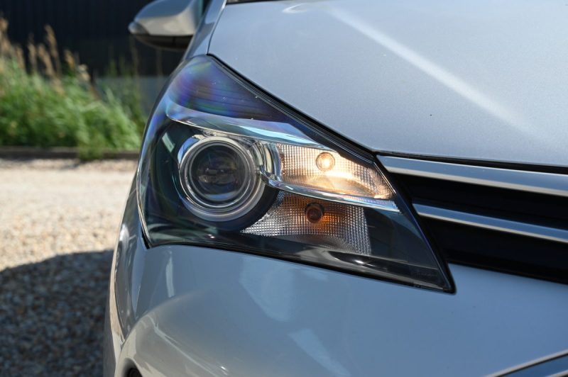 TOYOTA YARIS 100H DYNAMIC PACK CONFORT 09/2015