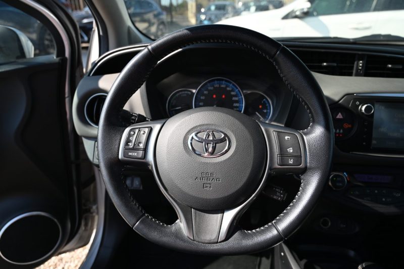 TOYOTA YARIS 100H DYNAMIC PACK CONFORT 09/2015