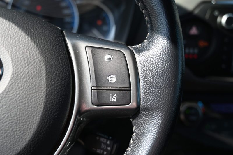 TOYOTA YARIS 100H DYNAMIC PACK CONFORT 09/2015