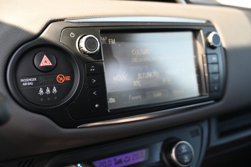 TOYOTA YARIS 100H DYNAMIC PACK CONFORT 09/2015
