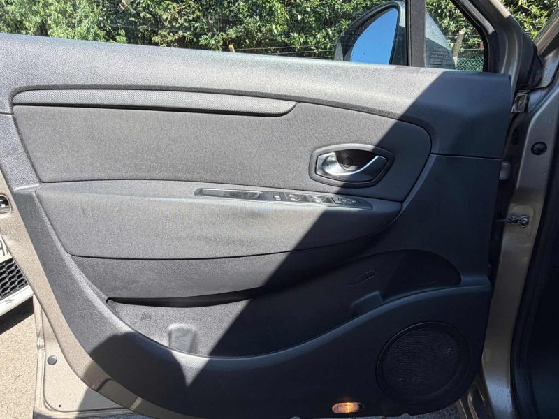 Renault Scenic III 1.6 16V 110ch Authentique 