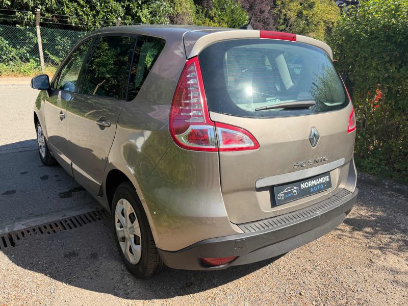 Renault Scenic III 1.6 16V 110ch Authentique 
