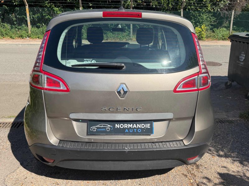 Renault Scenic III 1.6 16V 110ch Authentique 