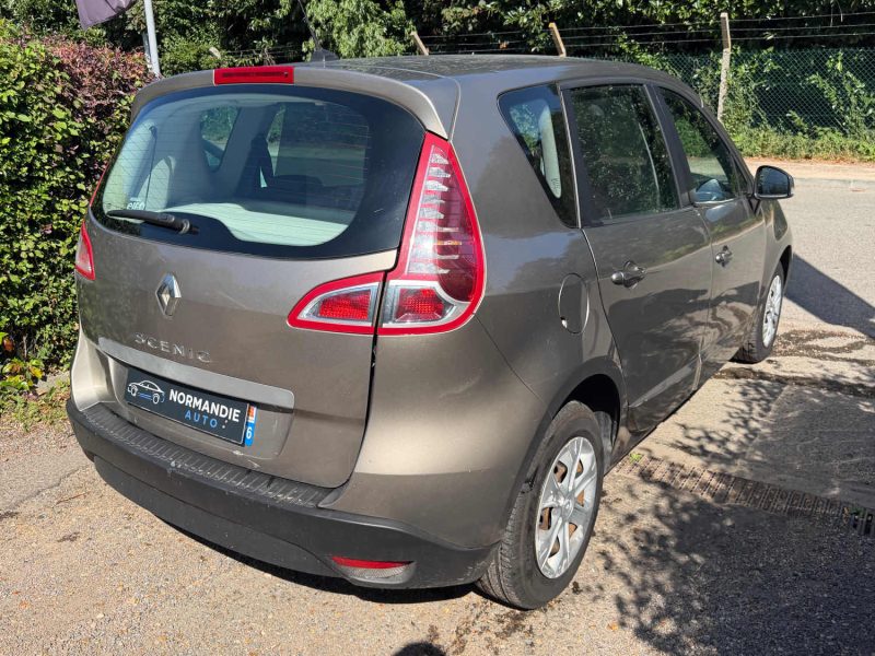 Renault Scenic III 1.6 16V 110ch Authentique 