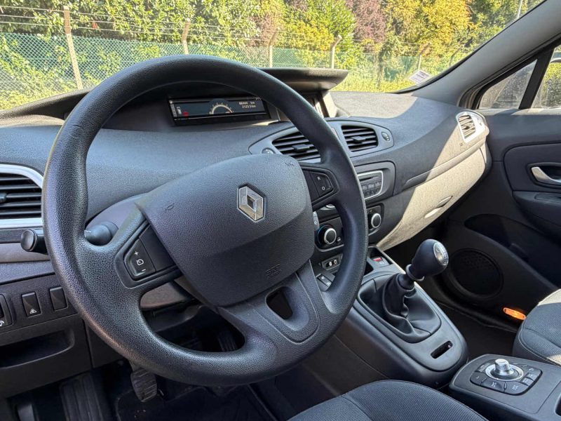 Renault Scenic III 1.6 16V 110ch Authentique 