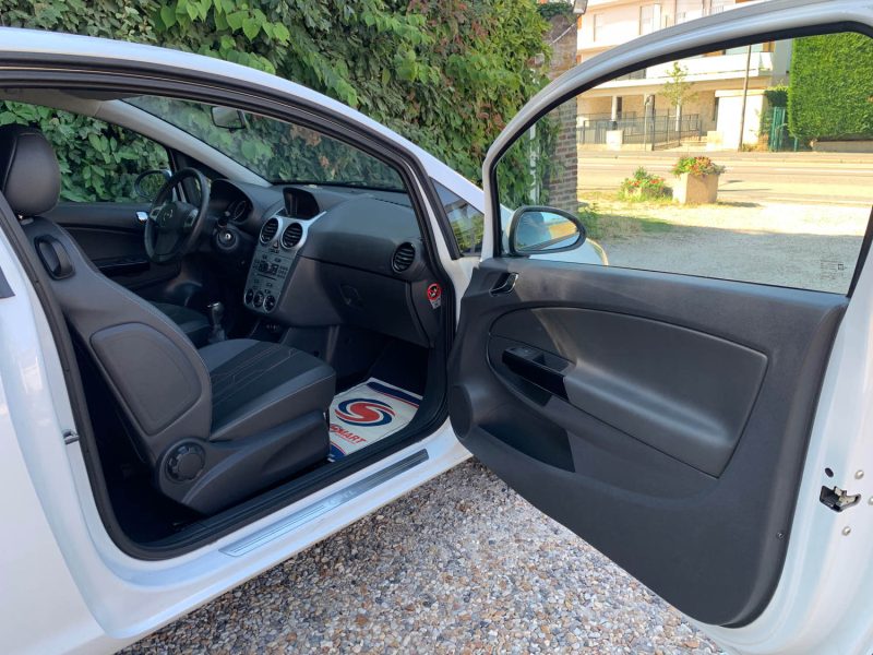 OPEL CORSA 1.2 TWINPORT 85 ESSENTIA 2012