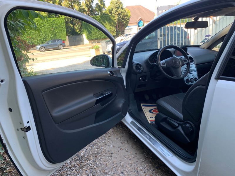 OPEL CORSA 1.2 TWINPORT 85 ESSENTIA 2012