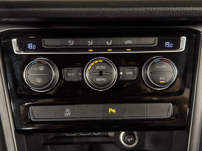VOLKSWAGEN TOURAN II CONNECT 1.2 TSI 110 Cv 7 PLACES / CAMERA RECUL APPLE & ANDROID - GARANTIE 1 AN