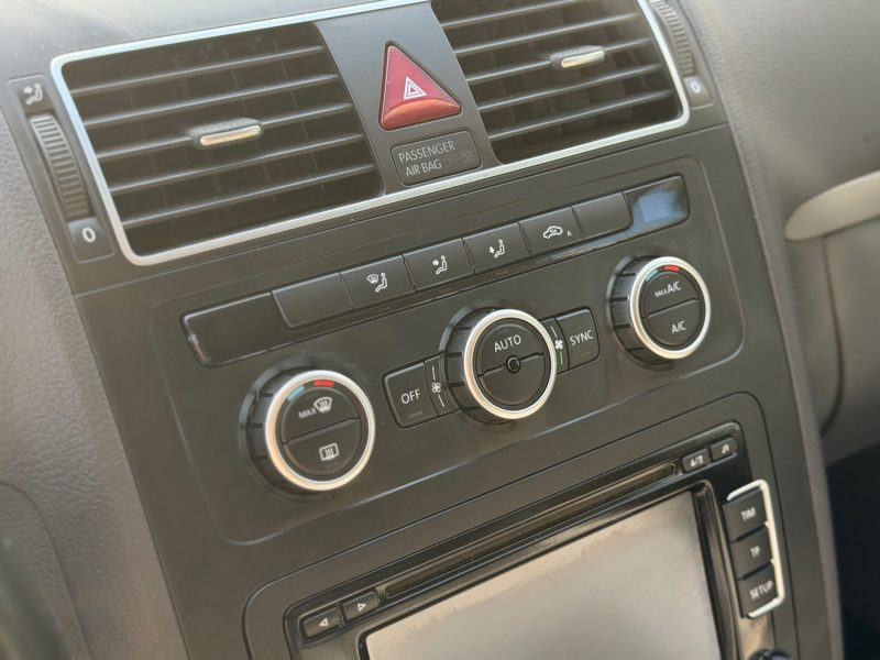 Volkswagen Touran 1.6 TDI 105 BlueMotion Life - Attelage - Clim - Gps - Révisée & garantie 6 mois