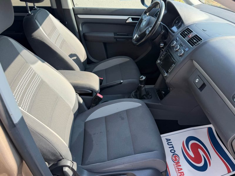 Volkswagen Touran 1.6 TDI 105 BlueMotion Life - Attelage - Clim - Gps - Révisée & garantie 6 mois