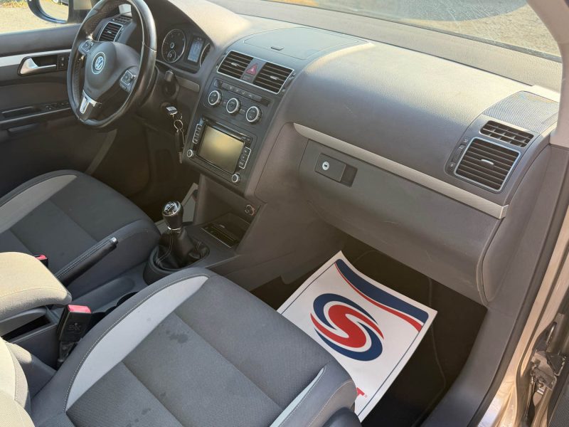 Volkswagen Touran 1.6 TDI 105 BlueMotion Life - Attelage - Clim - Gps - Révisée & garantie 6 mois
