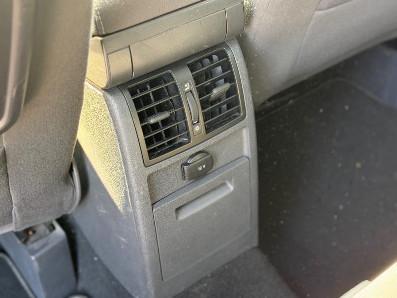 Volkswagen Touran 1.6 TDI 105 BlueMotion Life - Attelage - Clim - Gps - Révisée & garantie 6 mois