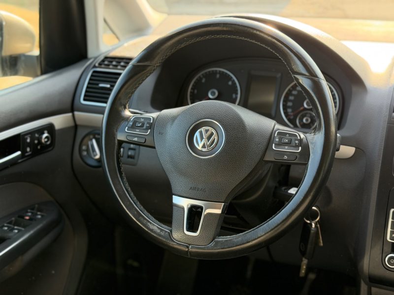 Volkswagen Touran 1.6 TDI 105 BlueMotion Life - Attelage - Clim - Gps - Révisée & garantie 6 mois