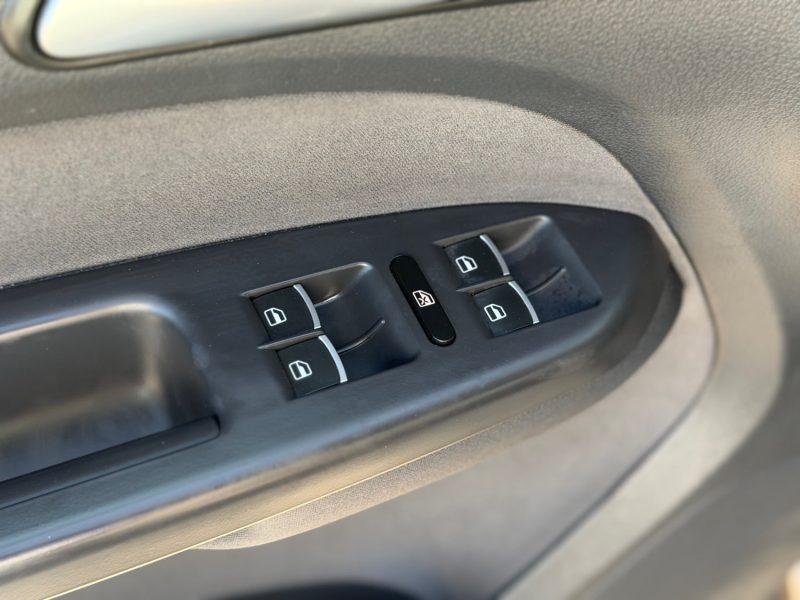 Volkswagen Touran 1.6 TDI 105 BlueMotion Life - Attelage - Clim - Gps - Révisée & garantie 6 mois