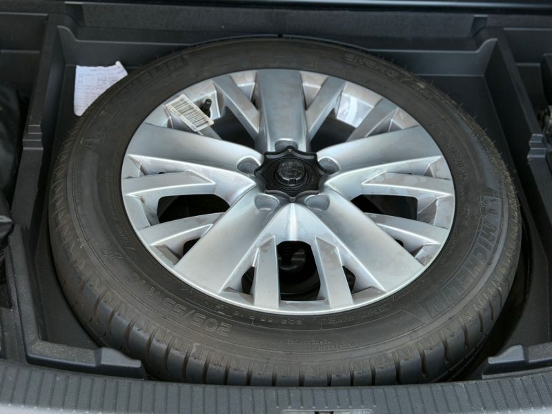 Volkswagen Touran 1.6 TDI 105 BlueMotion Life - Attelage - Clim - Gps - Révisée & garantie 6 mois