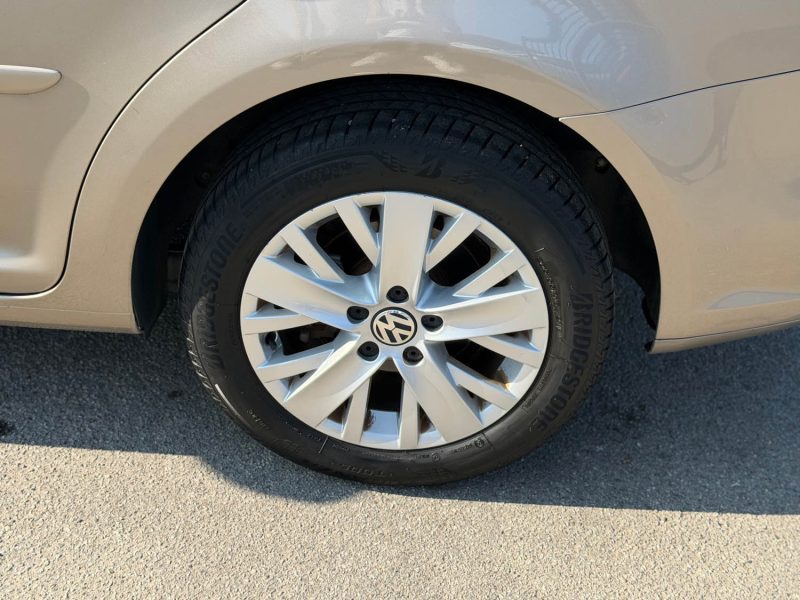 Volkswagen Touran 1.6 TDI 105 BlueMotion Life - Attelage - Clim - Gps - Révisée & garantie 6 mois