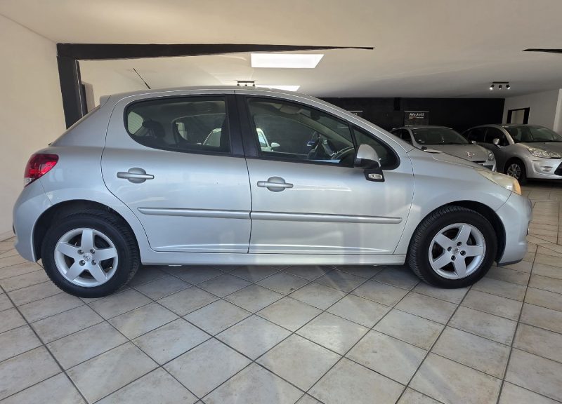 PEUGEOT 207 1.4 TU essence 75ch- 2012- Distribution neuve -Garantie 12 mois ou 15000 km