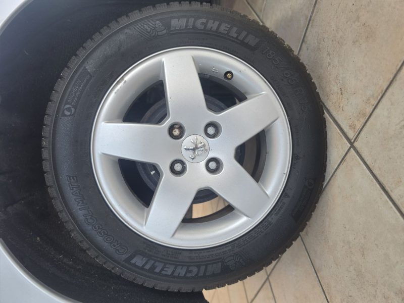 PEUGEOT 207 1.4 TU essence 75ch- 2012- Distribution neuve -Garantie 12 mois ou 15000 km