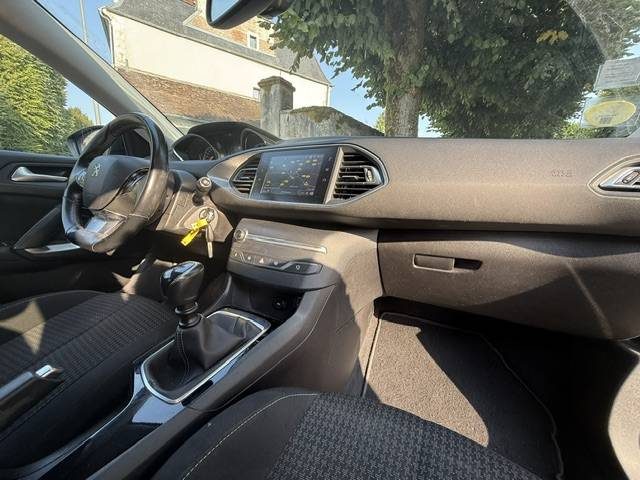 PEUGEOT 308 II 1.5 BLUE HDI 130 ACTIVE / 1ERE MAIN / GPS / CARPLAY / CAMERA RECUL  2020