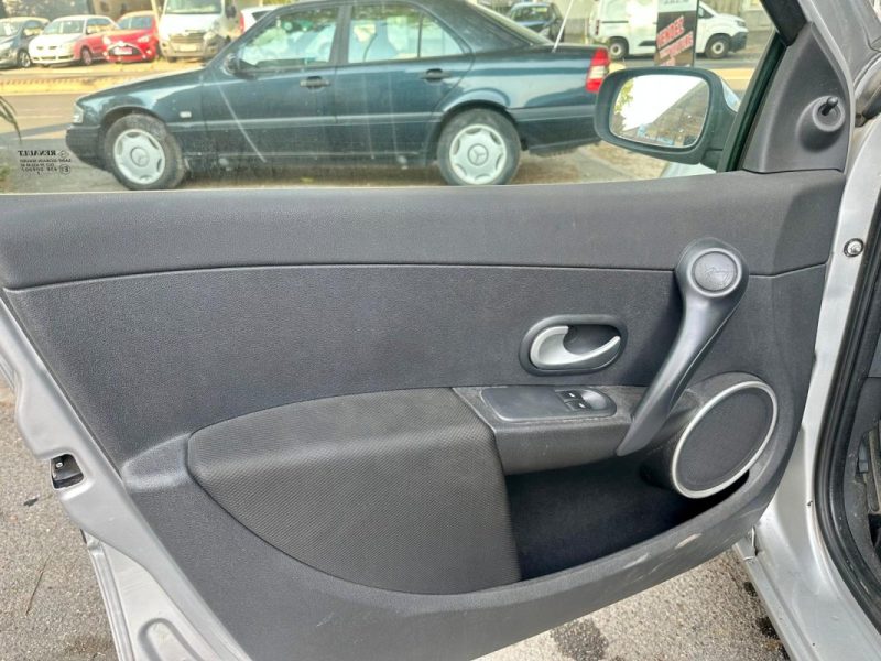 RENAULT CLIO III 1.5 dCi 85 EXCEPTION