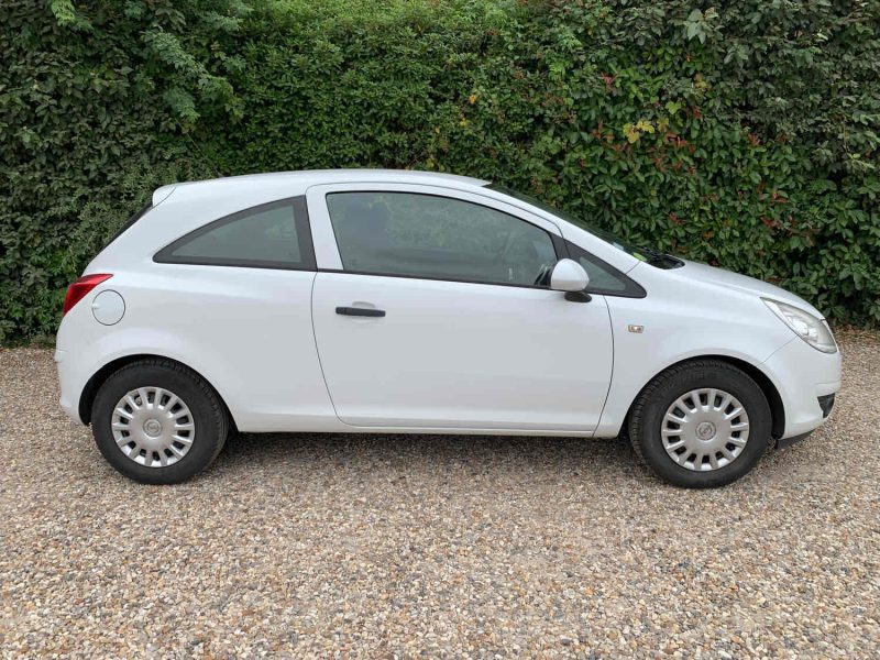 OPEL CORSA 1.0 TWINPORT 65 ESSENTIA 2010